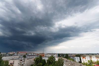 Грозы с усилением ветра ожидаются в Псковской области в ближайшие 3 часа