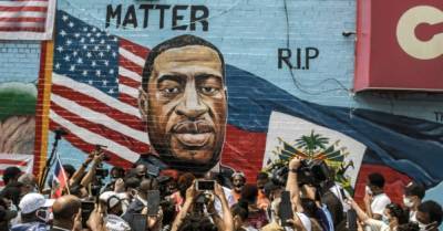 В США экс-полицейский получил 22,5 года тюрьмы за убийство афроамериканца Флойда