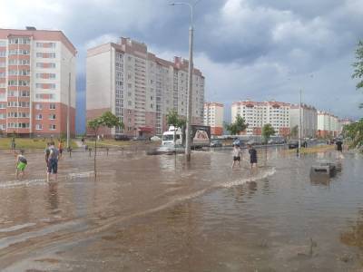Фотофакт. Ливень затопил некоторые улицы Барановичей - naviny.by - Белоруссия