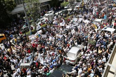 «Арабская весна» в Рамалле и Хевроне: тысячи скандируют «Аббус, уходи!»