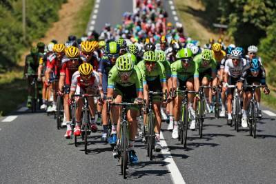 Из-за действий болельщика на первом этапе "Тур де Франс" произошёл грандиозный завал. ФОТО