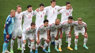 Игроки сборной Дании не стали преклонять колено перед матчем с Уэльсом