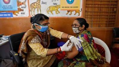 Бездомных в Индии начали вакцинировать от COVID-19