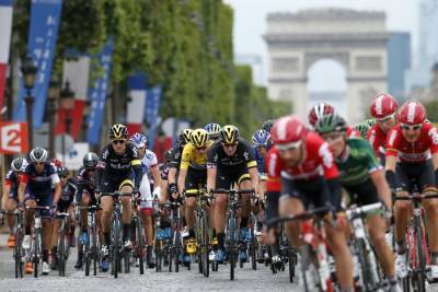Фанат устроил массовый завал велосипедистов на «Тур де Франс»