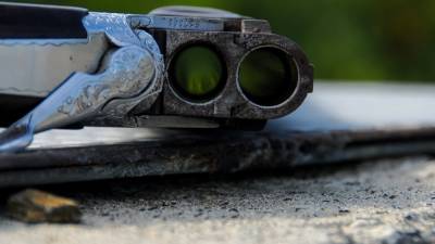 Злоумышленник открыл стрельбу из пневматического оружия по девочкам в Омске
