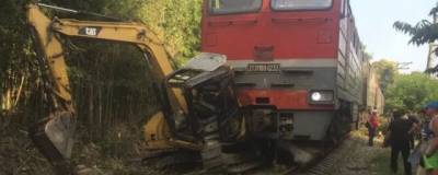В Гагре скорый поезд из Москвы совершил столкновение с трактором