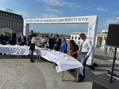 В Киеве на месте Речного вокзала хотят открыть университет "мирового уровня". Одним из инвесторов проекта стал Волкер