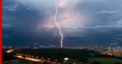 МЧС предупредило о сильном ливне в Москве в ближайшие часы