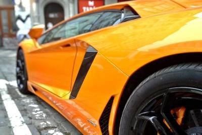 Желтый «Lamborghini Кокорина» без номеров отправили на штрафстоянку в Москве