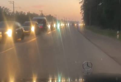 Водители встали в «мёртвой» пробке на участке дороги в Ломоносовском районе