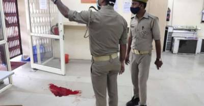 В Индии охранник банка выстрелил в посетителя без маски