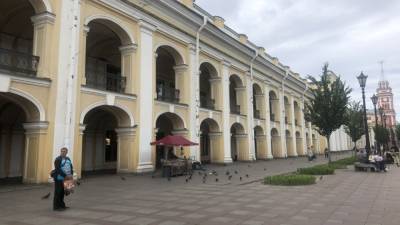 Двор "Гостинки" открыли для посетителей в Санкт-Петербурге