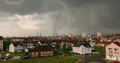 Торнадо в Чехии – сколько погибших, фото и видео последствий