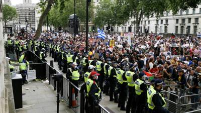 Мэтт Хэнкок - COVID-19 в мире: британцы вновь выходят на протесты - vesti.ru - Англия - Лондон