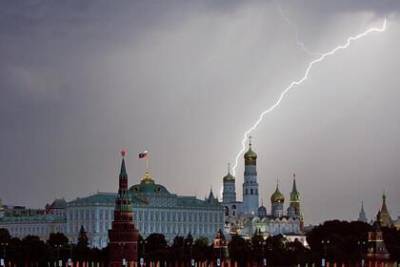 Россиян предупредили о сильных дождях и сухих грозах