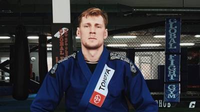 Российский боец Волков уступил Гану в главном поединке UFC в Лас-Вегасе