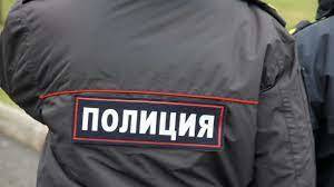 В Сибири полицейский, вооруженный газовым баллончиком, побил и ограбил попутчика