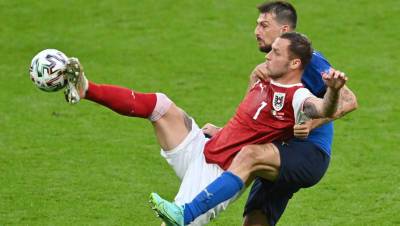 Капитан сборной Италии заявил, что его команда преклонит колено, если соперник попросит