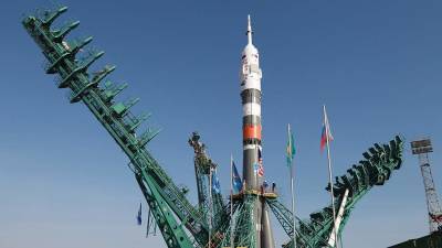 Ракету-носитель «Союз-2.1а» с «Прогрессом МС-17» вывезли на стартовый комплекс
