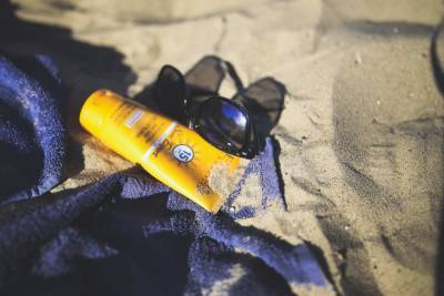 Косметолог Гайдаш: "Применение просроченного солнцезащитного крема опасно для здоровья человека"
