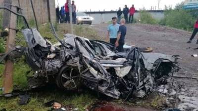 Под Красноярском Lexus врезался в столб – погибли трое