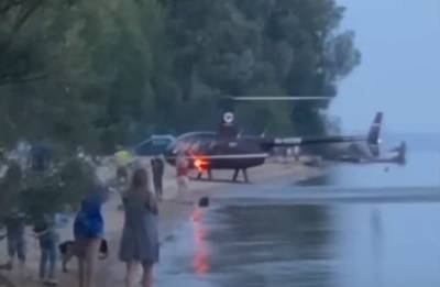 В Татарстане вертолет приземлился на пляж с отдыхающими