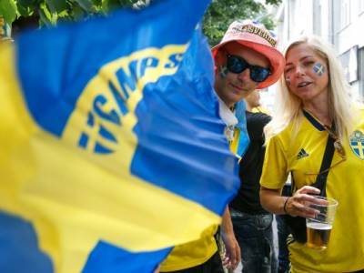 Болельщики могут заболеть: вернувшихся из России фанатов в Швеции ждёт карантин