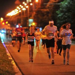 Фоторепортаж: как в Запорожье проходил ночной марафон от «Новой почты»