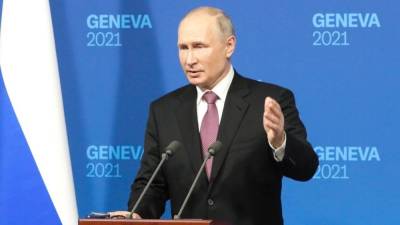 Путин поручил кабмину продлить программу льготной ипотеки со ставкой менее 7%