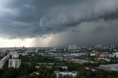 МЧС предупредило о дожде с грозой в Москве в ближайшие часы