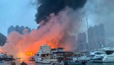 В Гонконге из-за масштабного пожара затонуло 10 круизных лайнеров