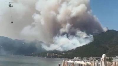 На турецком курорте начался лесной пожар