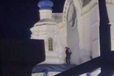 Ни стыда, ни совести: подросток справил нужду на крыше храма в Улан-Удэ