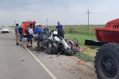 В страшной аварии с грузовиком под Волгоградом погибла женщина