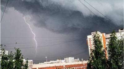 МЧС предупредило о граде и шквалистом ветре в Москве и в Крыму