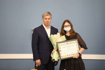 Алексей Русских вручил награды активной молодёжи Ульяновской области
