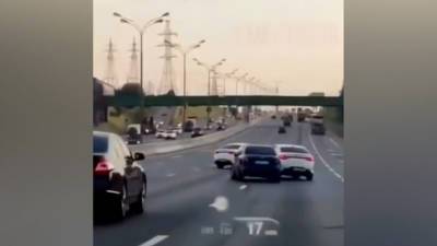 Разборки водителей на МКАД сняли на видео