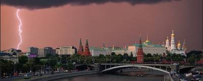 В Москве ресторанам рекомендуют закрыть летние веранды из-за грозы