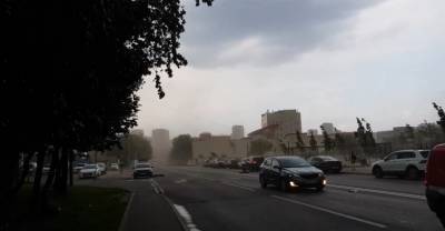 После рекордной жары на Москву обрушился ураганный ветер с дождём