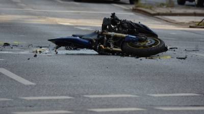 Мотоциклист погиб после "встречи" с деревом под Новосибирском
