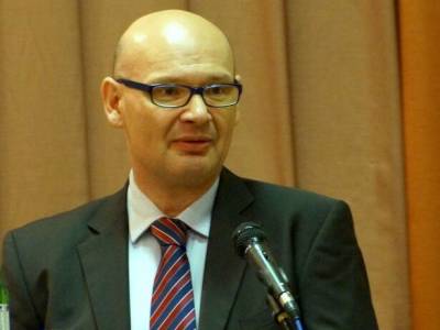В Украине государственная система деградирует, ошибки заложены в Конституции – экс-министр труда Польши Кульпа