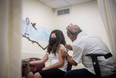 Хроники коронавируса в Израиле: тяжелобольных меньше, привившихся больше