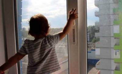 В Мариуполе разбился трехлетний малыш, выпав из окна многоэтажки