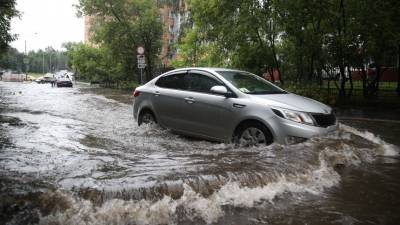 Эвакуация, потоп и сильный ветер: мощный ливень накрыл Москву и Крым