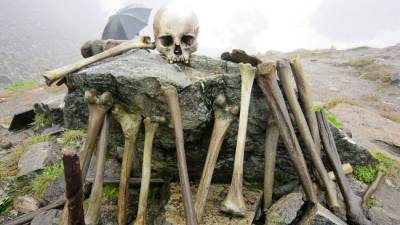 Как 200 лет назад в высокогорном озере в Гималях оказались скелеты греков?