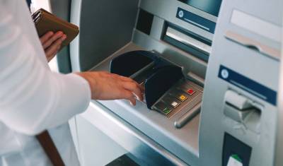 Москвичи стали горазде реже брать наличные в банкоматах