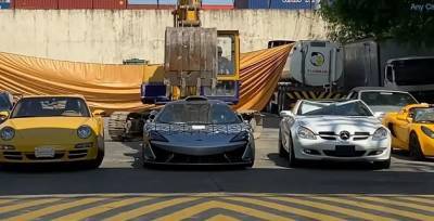 На Филиппинах уничтожили 21 контрабандный автомобиль, среди которых редчайший McLaren 620R