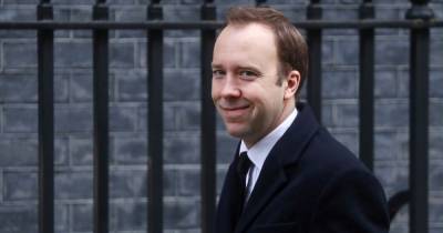 Правительство Британии будет искать источник "слива" фото целовавшегося министра