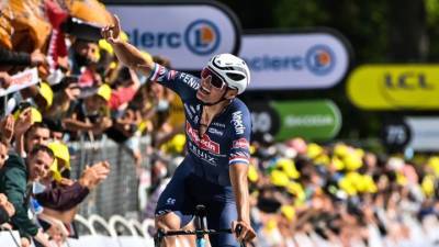 Велогонщик ван дер Пул выиграл второй этап "Тур де Франс"