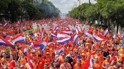 Оранжевое безумие: как болельщики сборной Нидерландов заполонили Будапешт